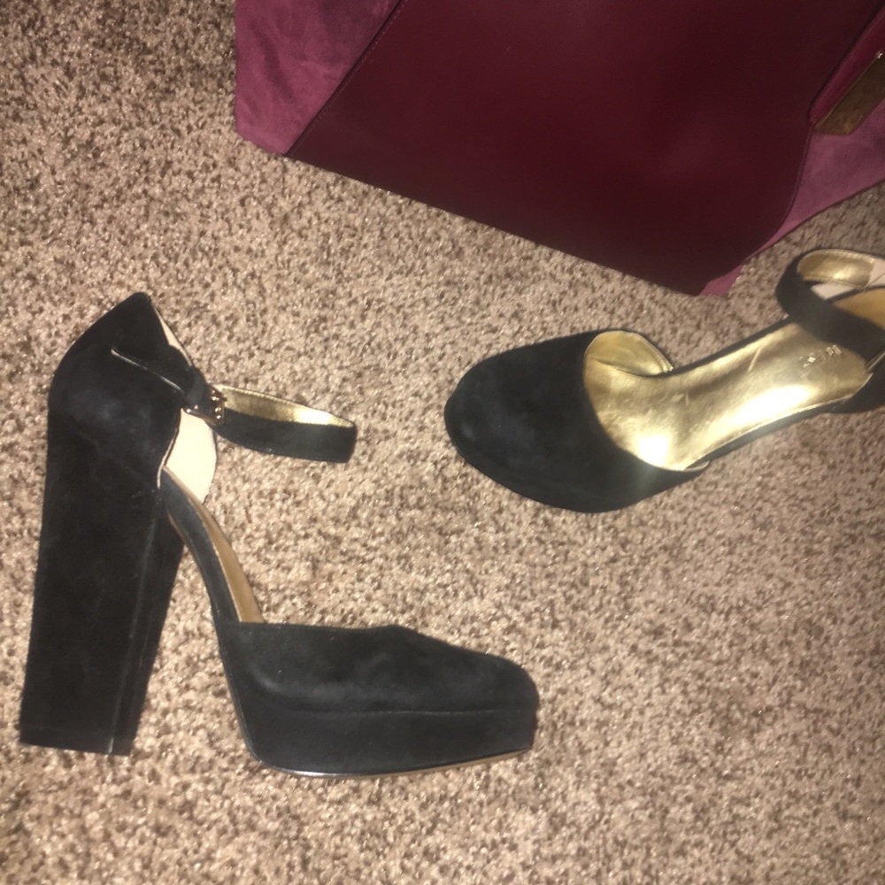 Nine West black pump